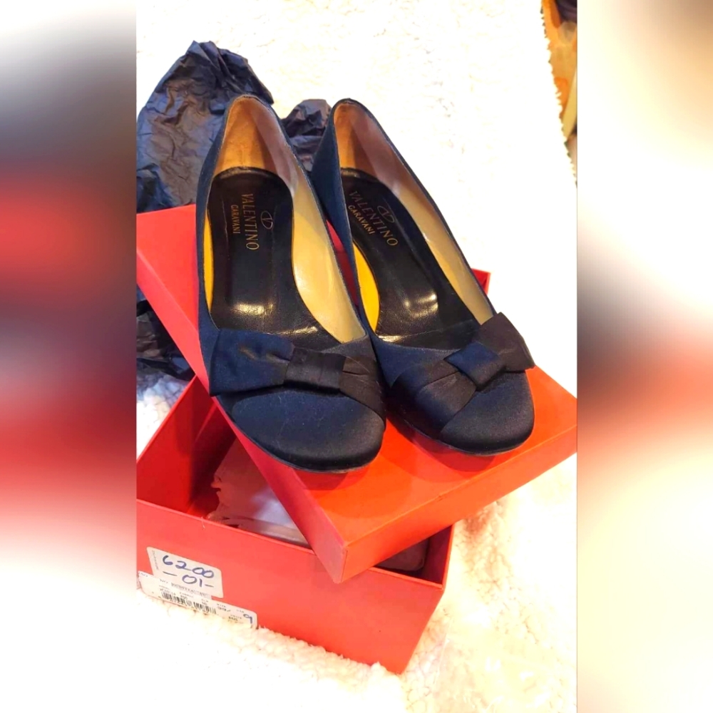 Vintage Valentino kitten heels